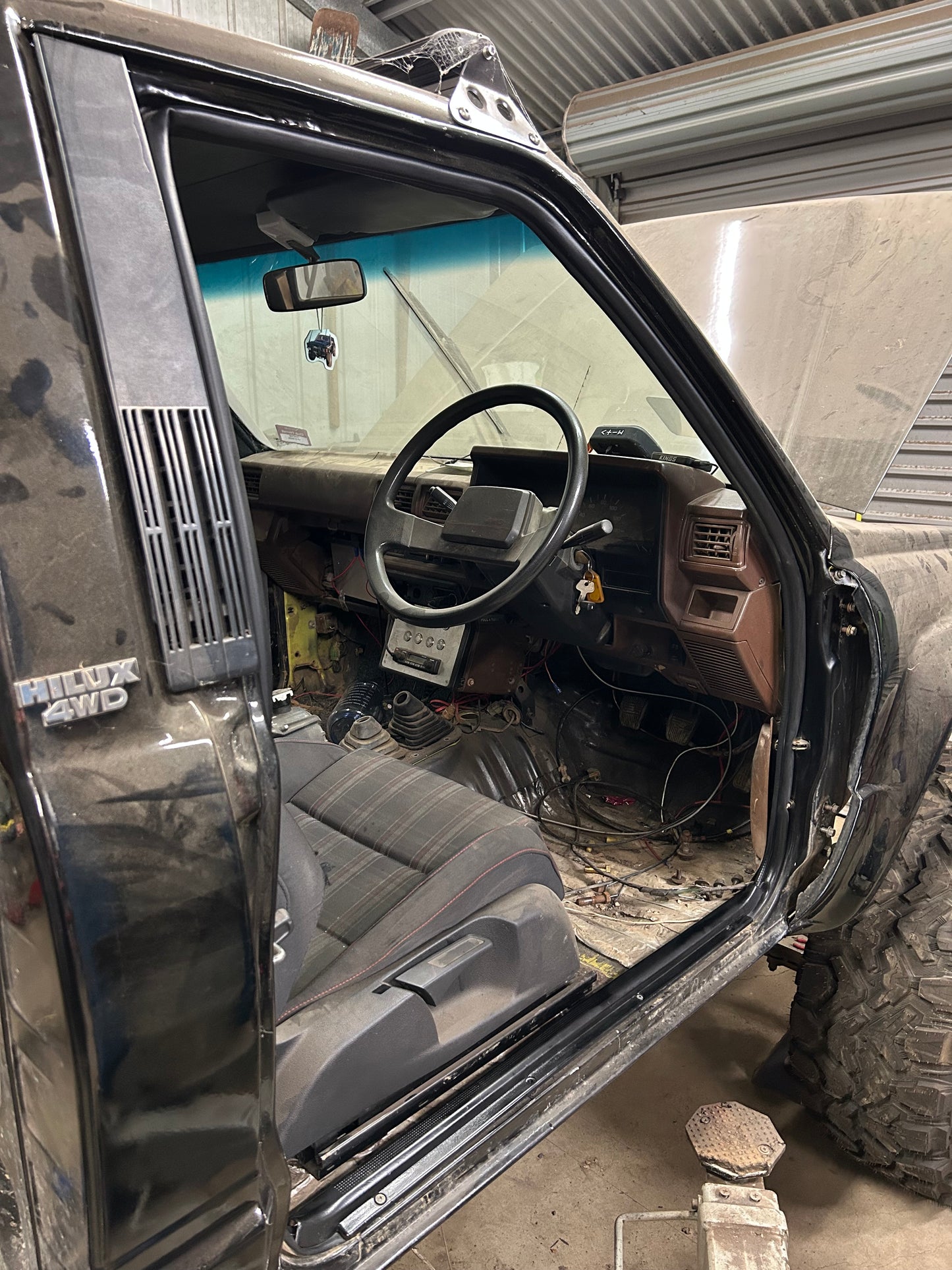 LN65 Hilux Secondary Door Seal Kit